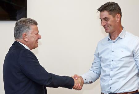 PODPIS POGODBE 06 FOTO TINE ŠUBIC